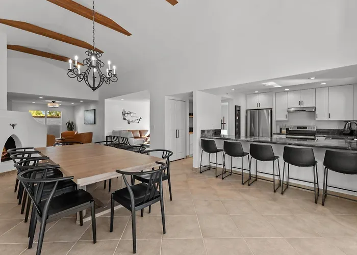 Sumptuous 4br House W Private Heated Pool Holiday home Mesa